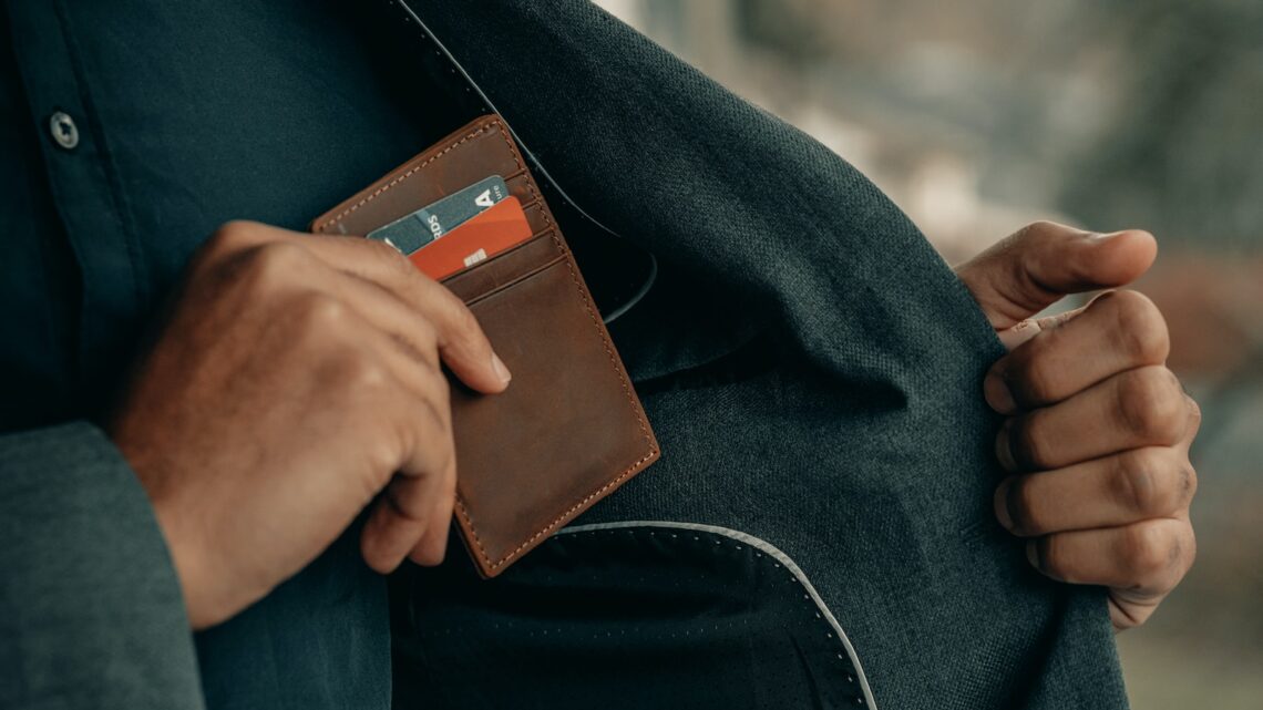 Comment choisir le portefeuille idéal pour un homme ?